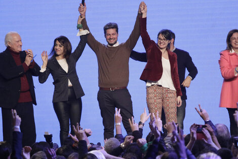 Matías Lammens junto a su compañera de fórmula, Gisella Marziotta.