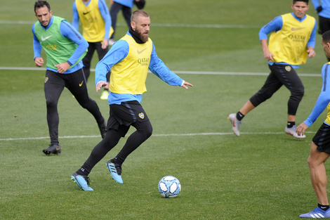 Llegó la hora del debut del italiano De Rossi en Boca.