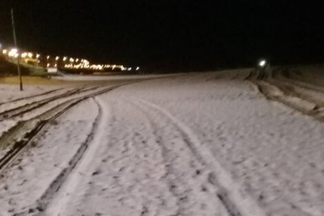 La nieve cubrió las playas de la Costa Atlántica.