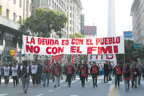 Los movimientos sociales marcharon por el centro porteño hacia el Obelisco.