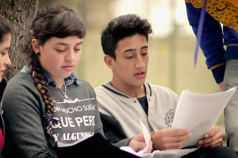 Los alumnos de la Escuela de Educación Media Nº 15, ubicado en pleno corazón del barrio, abordan ese hecho histórico.