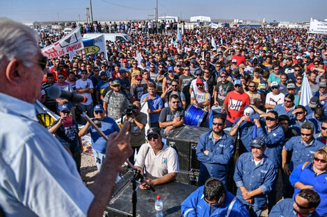 El sindicalista Guillermo Pereyra en febrero de este año durante una asamblea de trabajadores petroleros