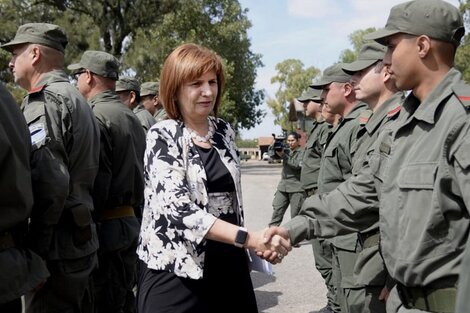 Bullrich no dudó en insultar a quienes la increparon en Uruguay 