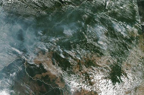 Una imagen satelital de los incendios en la Amazonia. 
