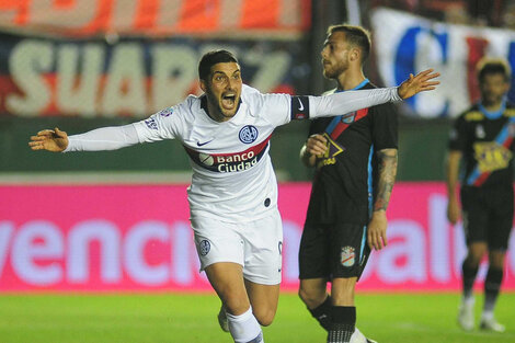 Blandi festeja el 2-0 para San Lorenzo.