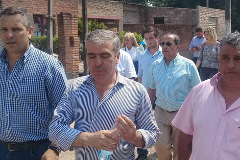 Gonzalo Blasco en una recorrida junto a José Cano, diputado de Juntos por el Cambio.