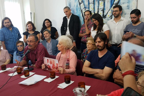 Conferencia de Abuelas, anunciando la restitución de la nieta 129. Guadalupe Lombardo.