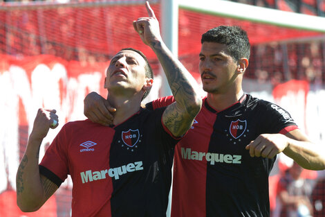 Superliga: Newell's batió 4-1 a Huracán y salió de descenso