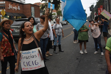 Manifestantes repudian que la CICIG deje de trabajar en Guatemala. 