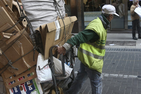 La importación de desechos reciclados provocaría la baja del precio de los materiales que se recuperan los cartoneros.
