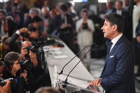 Conte presentó su gabinete en Italia