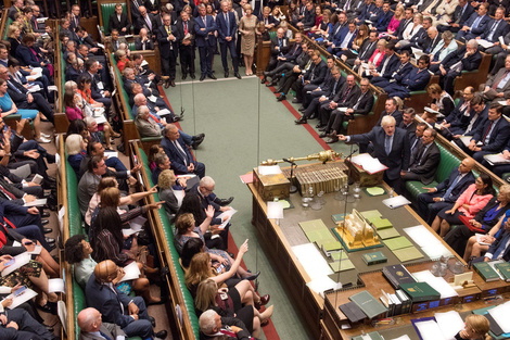 El Parlamento pone un freno al Brexit sin acuerdo