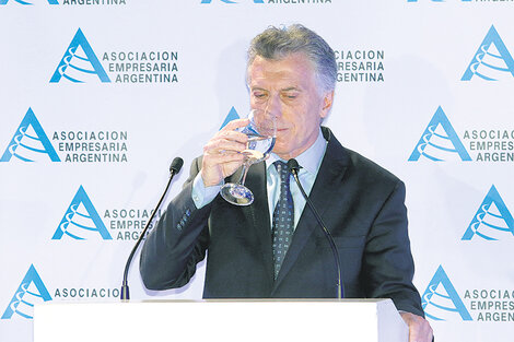 Macri fue recibido con frialdad en AEA.