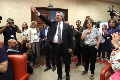 Alberto Fernández, esta mañana, en la antesala del Salón Constitucional del Congreso de los Diputados de España.