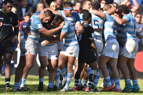 Con el triunfo sobre Fiji, los Pumitas siguen con vida en el Mundial.