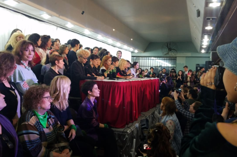 Las actrices organizaron una nutrida conferencia y leyeron un documento.