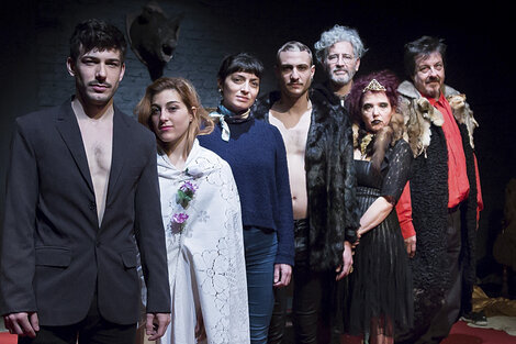 Arias y el elenco que sube a escena cada domingo en Espacio Bravo.