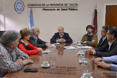 Representantes de  centros de diálisis con el ministro Roque Mascarello