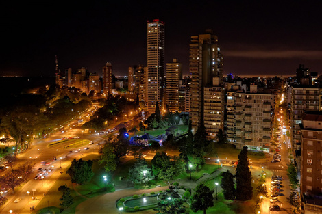 A la caza de imágenes de la Rosario nocturna.