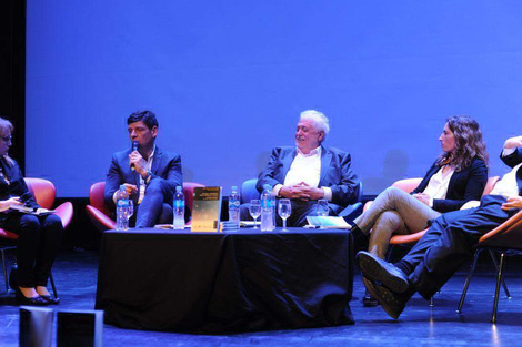 De izq. a der. Román, Medina, González García, García y Narodowski, en la UMET.