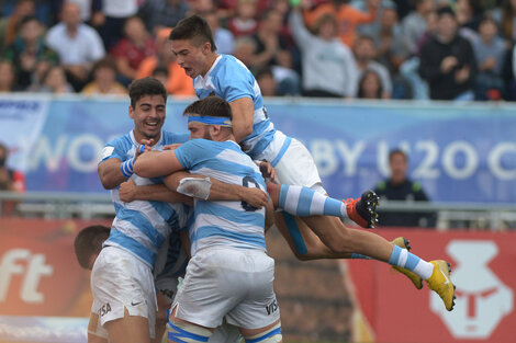 Festejo de Los Pumitas tras conseguir el pasaje a las semifinales.