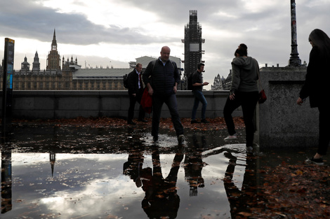 Vista del Parlamento británico poco después del falló que declaró ilegal su cierre,