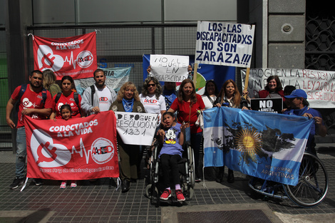 Bajo el sol, el reclamo frente a la Superintendencia de Servicios de Salud.