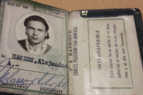 El carnet original de Alejandro Hansen