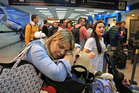 El lunes hubo demoras en Aeroparque y los pilotos anunciaron el paro.