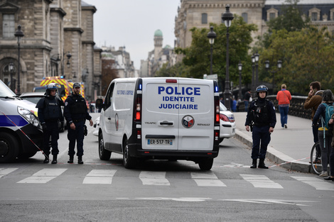 Ataque con cuchillo en el centro de París