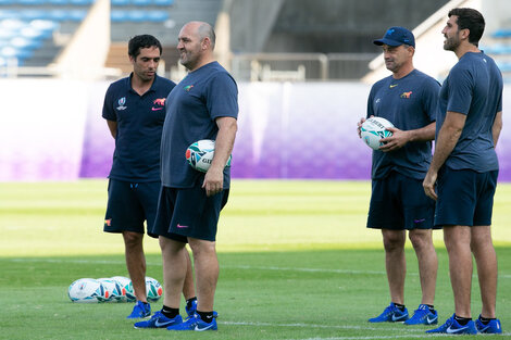 El técnico Ledesma se juega una parada difícil ante los ingleses.