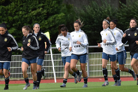 La Selección femenina durante el entrenamiento en París.