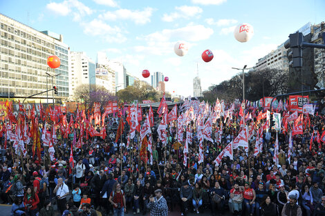 La Nueve de Julio tomada por el acto de campaña.