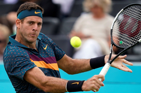 Del Potro se resbaló cerca del final del partido y se lastimó la rodilla derecha.