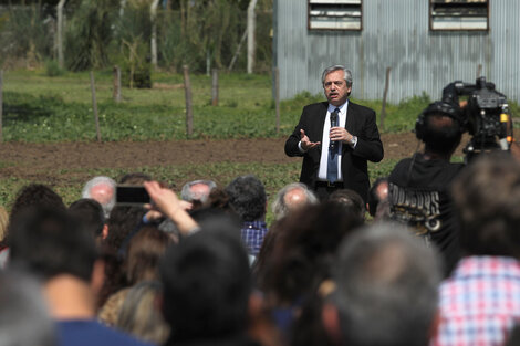 La presentación se hizo en el campo de la Facultad de Agronomía.