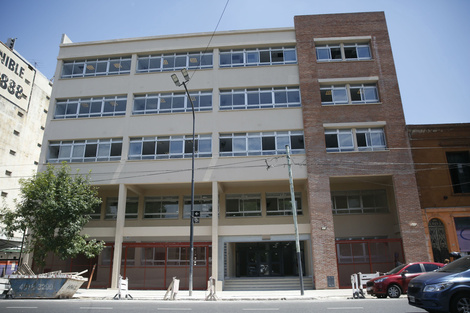 Denuncian falta de vacantes y que no se habilitó totalmente el edificio 