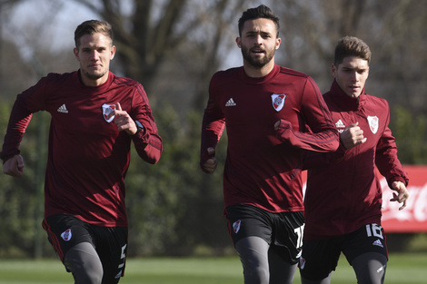 Los jugadores de River se entrenaron primero y viajaron luego a Mendoza.