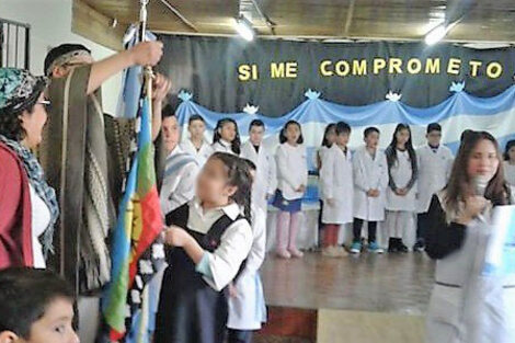 El acto de promesa a la bandera donde también se rindió homenaje a la "wenufoye".