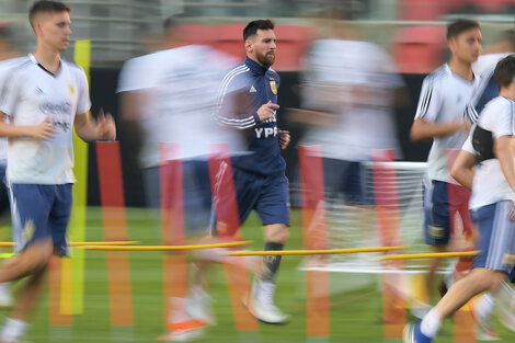 Messi marcó el único gol de Argentina en la Copa, de penal.