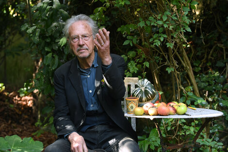 La ira del Nobel de Literatura Peter Handke contra los periodistas 