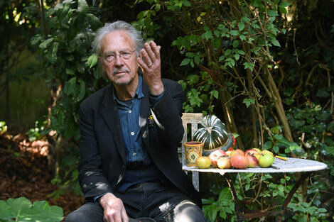 La Academia del Nobel defendió a Peter Handke