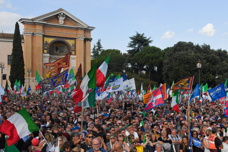 Multitudinaria manifestación de la derecha en Roma  