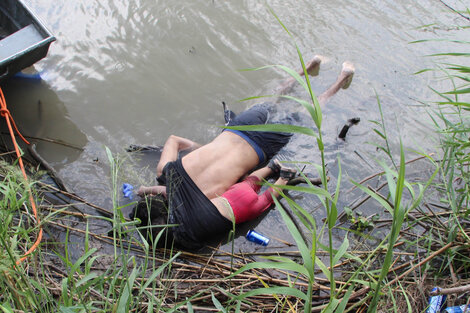 La foto que conmueve al mundo: padre e hija murieron al intentar cruzar un río