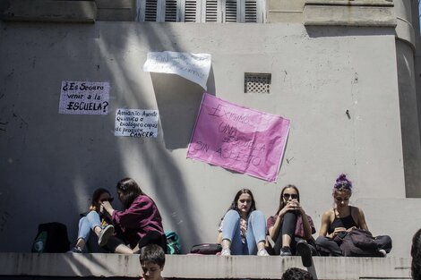 El Lenguas Vivas suspendió las clases por el asbesto