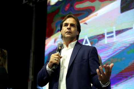 Luis Lacalle Pou, del Partido Nacional, enfrentará en el ballottage a Daniel Martínez, del Frente Amplio.