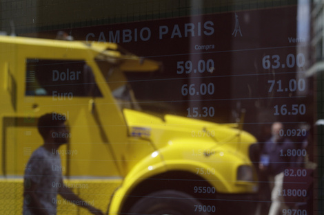 El dólar minorista cerró en 63,42 pesos. (Fuente: Bernardino Avila)