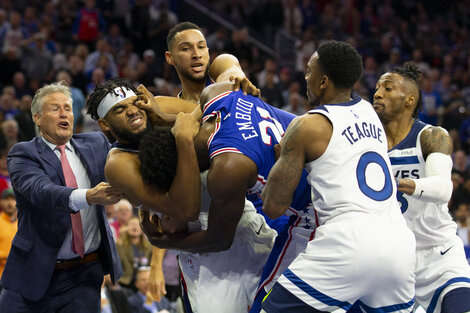 NBA: se agarró a piñas y lo festejó con sus compañeros