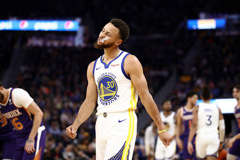 Curry: operado y tres meses afuera