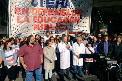 El paro docente fue convocado en rechazo a la "brutal represión" contra los maestros en Chubut.