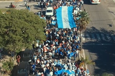 Los banderazos y las movilizaciones docentes se multiplican en toda la provincia.